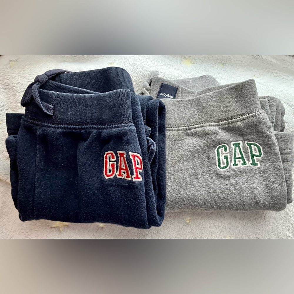 2 pairs Gap Kids sweatpants in GUC